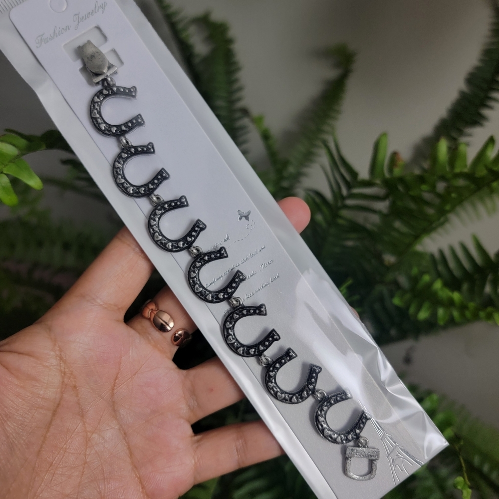 💎Final SALE💎 Stylish Horseshoe Bracelet
